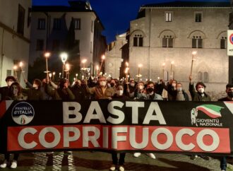Fratelli d’Italia ha protestato a Viterbo contro il coprifuoco