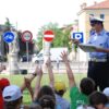 Alunni delle scuole medie a lezione di educazione stradale con la Polizia Locale