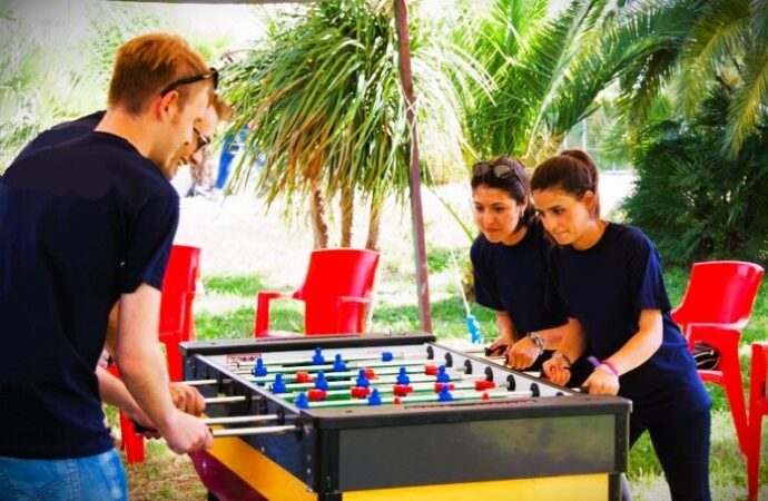 Il Governo dei “migliori” raschia il fondo del barile e tassa anche il Calcio Balilla e i tavoli da ping pong