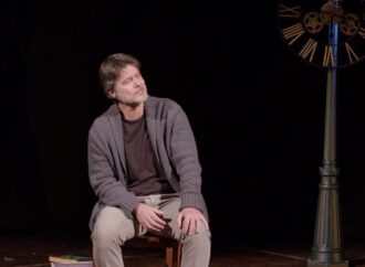“Il Mercante di luce” al teatro Falk con l’attore Ettore Bassi