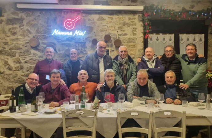 Una cena per festeggiare la vittoria del campionato Under 20…45 anni dopo