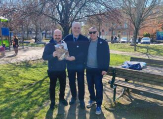 Olmi dona un libro al nipote bolognese di Giacomo Setaccioli