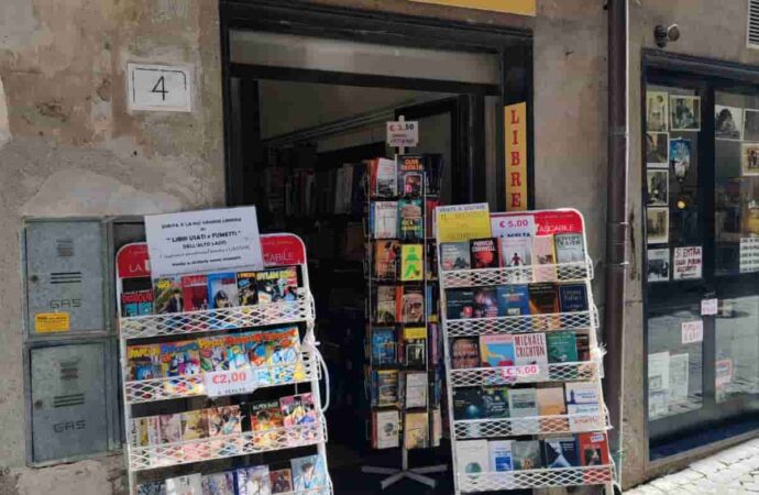 Uno scrigno di tesori letterari, la libreria “Vecchi Ricordi” è una realtà culturale di Tarquinia